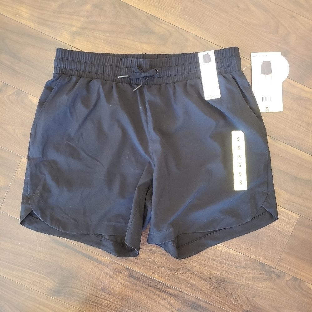 Mondetta Women's Stretch Recycled Fabric Woven Pull-On Shorts
